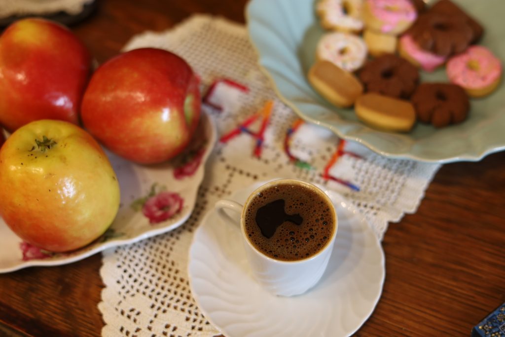 Turkish coffee, cookies, apples